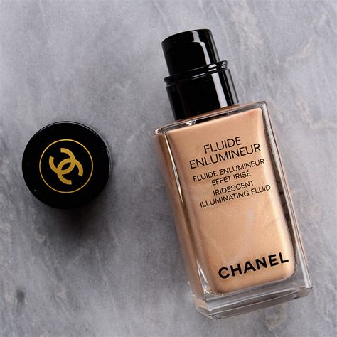 Chanel Or Ivoire Illuminating Fluid Review & Swatches.